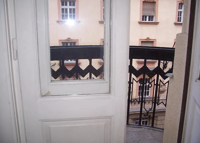 Gazde/Camere de închiriat Eden